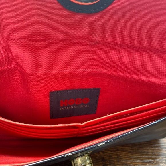 Hobo Women's Solid Twist Lock Closure Leather Wallet Clutch Black - Picture 9 of 11